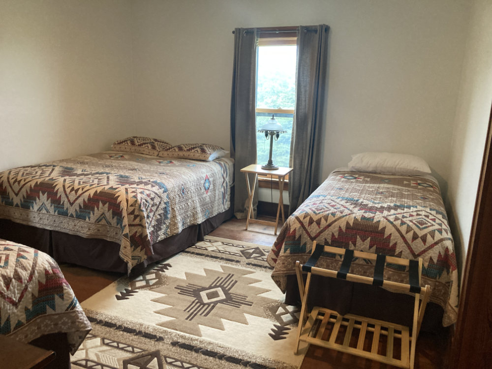 Bedroom #4 - Queen Bed & 2 XL Twin Beds
